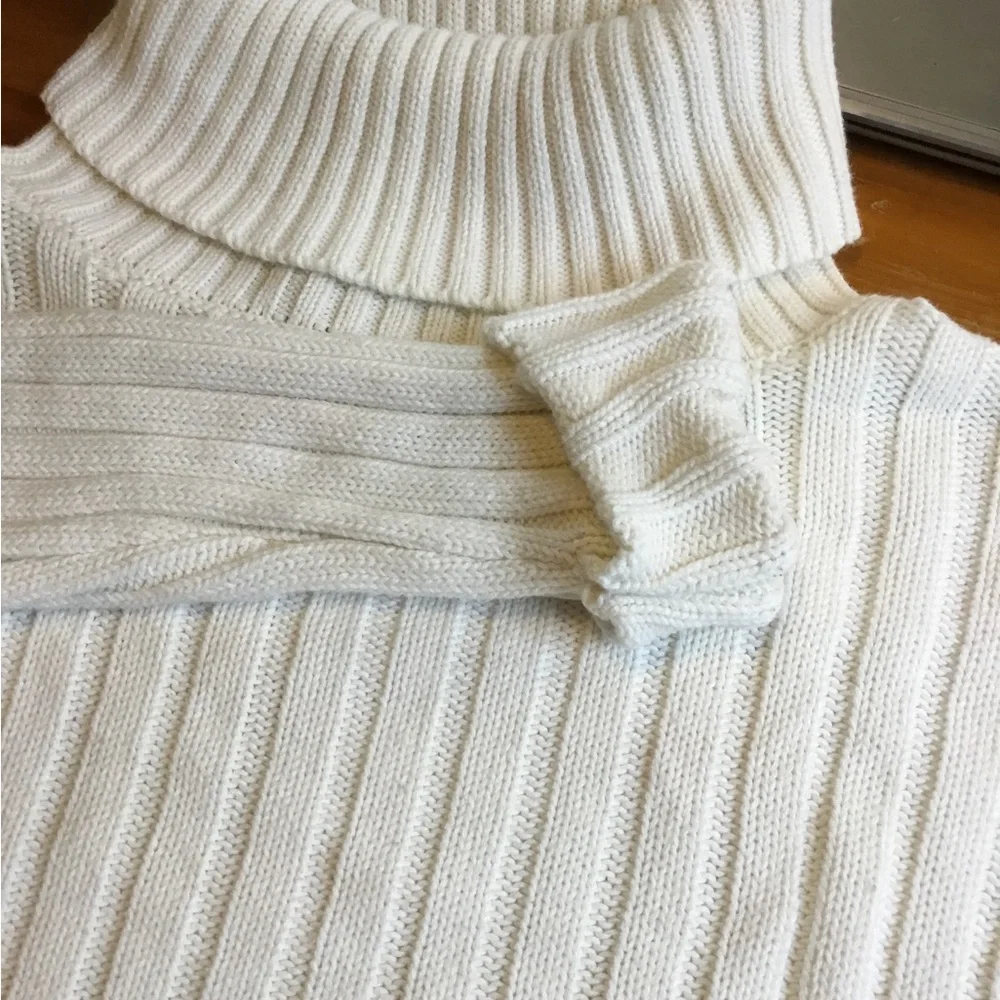 Forever 21 Cropped, oversized turtleneck sweater - Picture 7 of 7